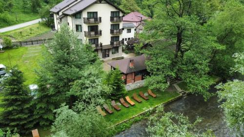 Cornereva Casa | Casa Valea Cernei