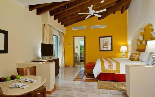Marina Vallarta Complejo | Casa Velas Adults Only All Inclusive