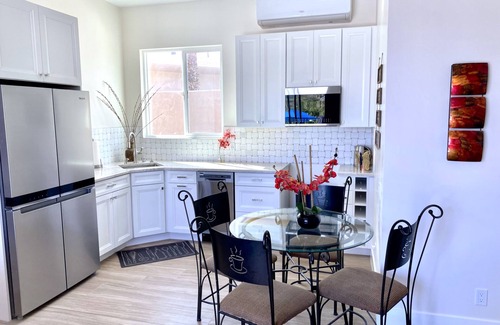 Palm Desert Apartamento | CASA VERBA in Palm Desert at EL PASEO ! 1BD 1BA, Private Pool, Mountain Views!