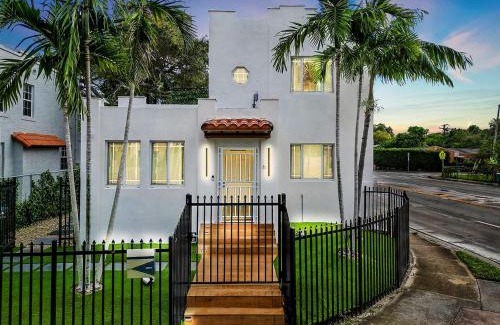 Buena Vista Casa | Casa Verde Design District 5br Hot Tub