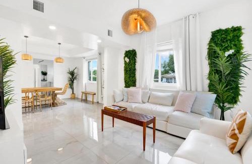 Buena Vista Casa | Casa Verde Design District 5br Hot Tub