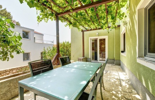 Artatore Casa | Holiday House Casa Verde, BBQ and Private Garden