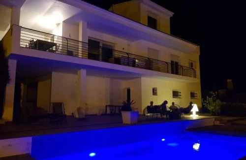 Llanca Casa | CASA VILAJUÏGA - Amplia casa moderna con agradable piscina privada. - ES-228-134