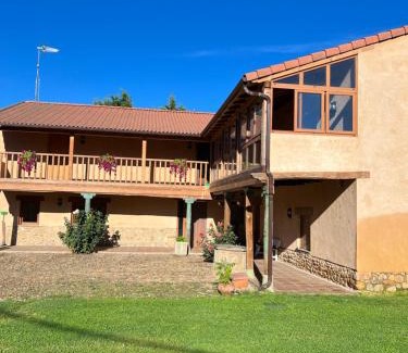 Llamas de la Ribera Casa | Casa Villa Franca