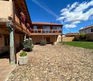Llamas de la Ribera Casa | Casa Villa Franca