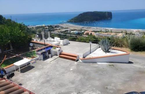 Praia a Mare Casa | Casa Vista Mare con Giardino