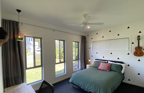 Reedy Creek Casa | CASA VISTA* Sleeps 10, Superb Views, Pool & Office