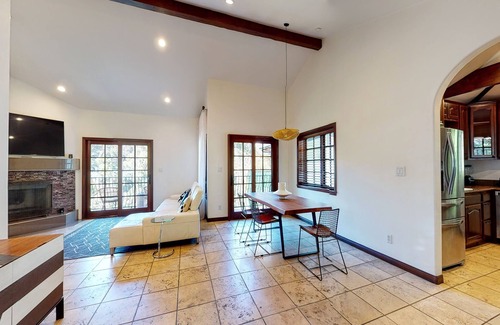 Beachwood Canyon Chalet De Esquí | Casa Vista! Stunning Direct Hollywood Sign Views!!