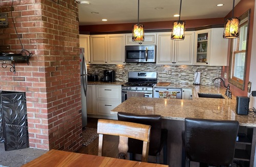 Milford Casa | Casa Vista Under 5 minutes to Dreams Park, dramatic long distance view, private