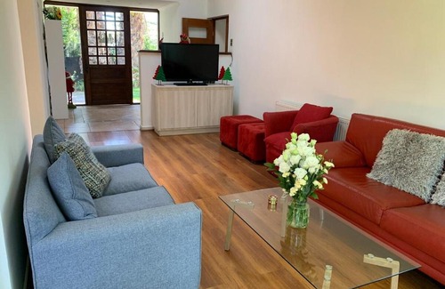 Vitacura Casa | Casa Vitacura 12p pool snow shopping clinicas 5 dorm - 8 camas