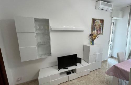Cesano Boscone Apartamento | Casa Vittoria a due passi da Milano (near Milan)