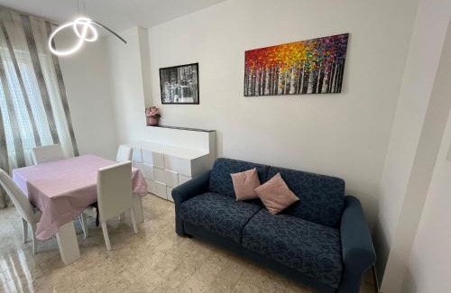 Cesano Boscone Apartamento | Casa Vittoria a due passi da Milano (near Milan)