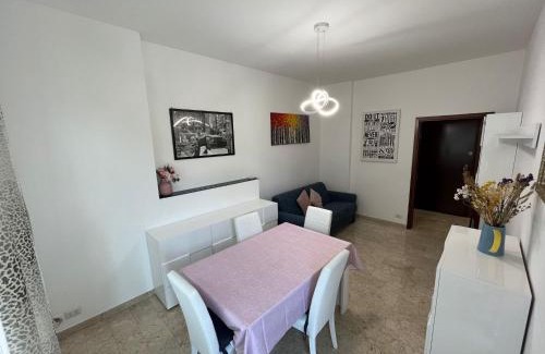 Cesano Boscone Apartamento | Casa Vittoria a due passi da Milano (near Milan)
