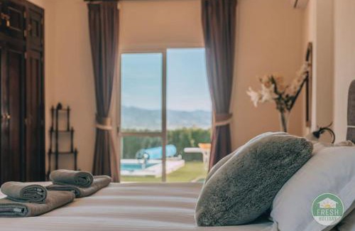 Viñuela Villa | Casa Wood - family holiday villa with pool