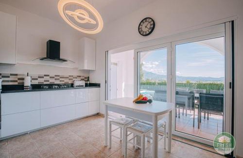 Viñuela Villa | Casa Wood - family holiday villa with pool