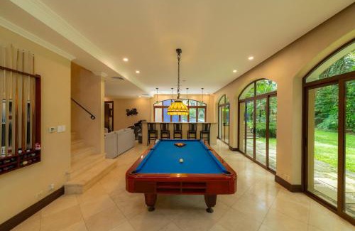 Jacó Villa | Casa Zafiro 7 bdrs private pool in Los Suenos