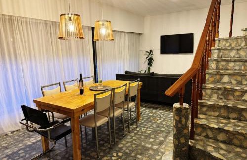 Azul Casa | Casa Zona Residencial , pileta, garage doble y quincho con parrilla