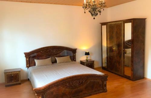 Falkensee Apartamento | "Casa20200" 2 x Apartments je 150qm für Business, Familien, Gruppen, Handwerker 15min von BERLIN, Erdbeerhof, Outlet B5, 5min vom See Falkensee ! 2 Apartment each 150qm for BUSINESS , FAMILIES 15min from BERLIN!