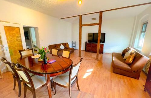 Falkensee Apartamento | "Casa20200" 2 x Apartments je 150qm für Business, Familien, Gruppen, Handwerker 15min von BERLIN, Erdbeerhof, Outlet B5, 5min vom See Falkensee ! 2 Apartment each 150qm for BUSINESS , FAMILIES 15min from BERLIN!