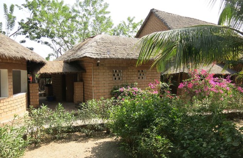 Casamance Casa | Casabéné - Una caja de ensueño a la orilla del agua
