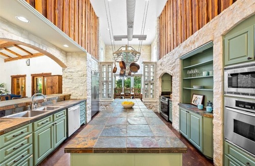 La Hacienda Estates Casa | Casadecas at Hudson Bend Ranch - Wedding, Event, Retreat, and Vacation Rental
