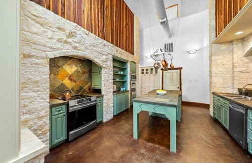La Hacienda Estates Casa | Casadecas at Hudson Bend Ranch - Wedding, Event, Retreat, and Vacation Rental