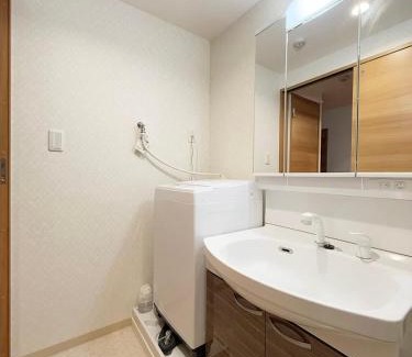 Hiroshima City Centre Apartamento | Casaen by b hotel - Secure 1BR Apt with Dining & Living Space