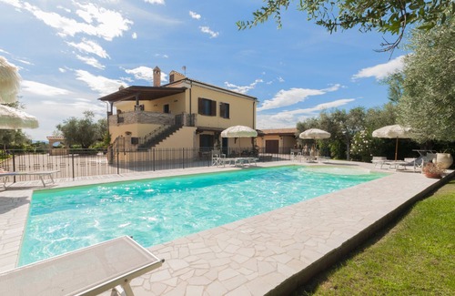 Pianella Casa | Antigua casa de campo "Casale Giacinta" entre mar y montaña con piscina
