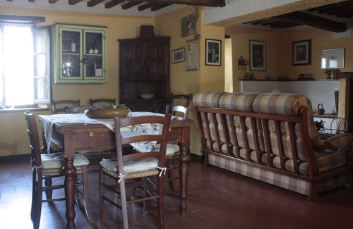 Pescia Casa | Antigua casa de campo con piscina en una posición panorámica con magníficas vistas