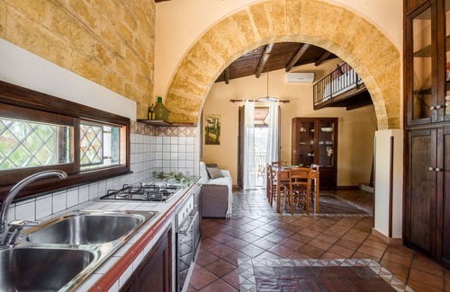 Casteldaccia Villa | Casale de los Olivos, la antigua residencia de piedra toba con vistas y piscina