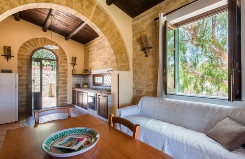 Casteldaccia Villa | Casale de los Olivos, la antigua residencia de piedra toba con vistas y piscina