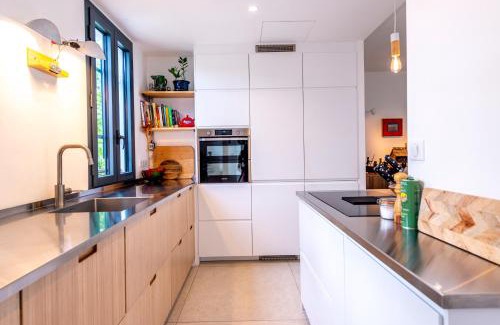 Golfe Juan Villa | Casalina - Magnifique Villa sur le bord de mer, 50m de la plage