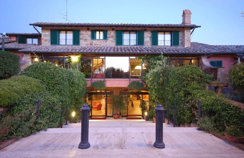 San Quirico d'Orcia Hotel | Casanova - Wellness Center La Grotta Etrusca