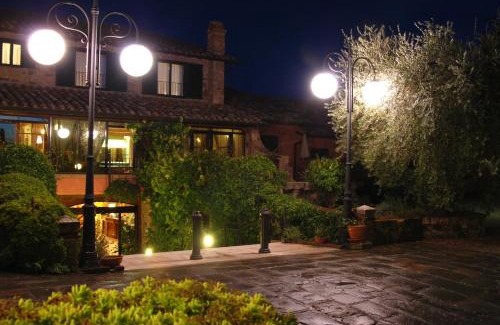 San Quirico d'Orcia Hotel | Casanova - Wellness Center La Grotta Etrusca
