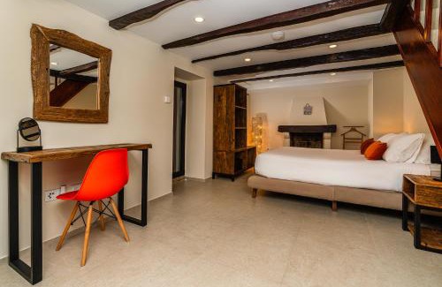 Tabua Apartamento | Casas da Terça - modern comfort in traditional houses set within 300sqm of private gardens to explore