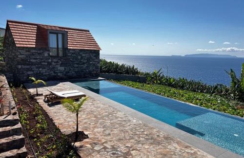 Gaula Villa | CASAS DO LARANJO- Cottages & Infinity Pool