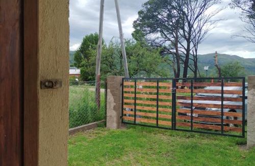 Huerta Grande Casa | Casas HG-Desayuno sencillo entregado al check in-Pileta climatizada en predio a 2 kilómetros-Acepta mascotas bajo petición-Cochera para 1 auto