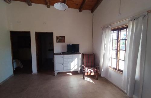 Huerta Grande Casa | Casas HG-Desayuno sencillo entregado al check in-Pileta climatizada en predio a 2 kilómetros-Acepta mascotas bajo petición-Cochera para 1 auto