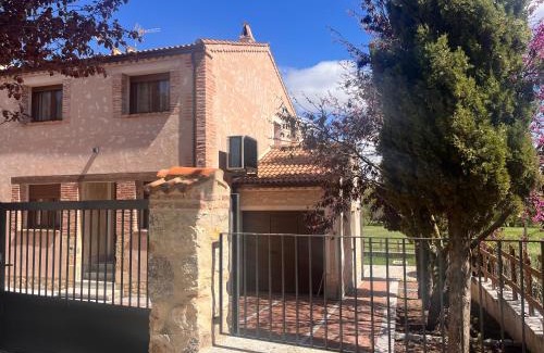 Cabanas de Polendos Casa | Casas Rurales VELASCO