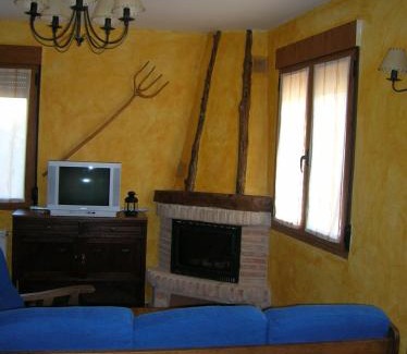 Ayllon Casa | Casas Rurales Mi Reja A