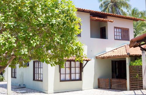 Barra Mar Casa | Casasveraneio casa top com 3 suítes com ar condicionado a 100 m da Praia - Barra de São Miguel, 7 minutos do gunga e 3 da praia bonita e conchas ! Área gourmet particular com churrasqueira , chuveirão !condomínio com muito verde,piscina de 10m!
