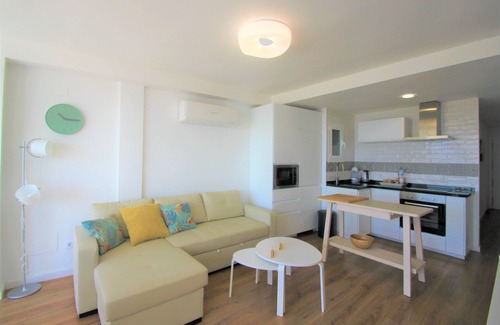 Vista Hermosa Apartamento | Precioso apartamento en el centro de Alicante, frente al mar y con una ubicación inmejorable.