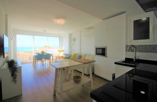 Vista Hermosa Apartamento | Precioso apartamento en el centro de Alicante, frente al mar y con una ubicación inmejorable.