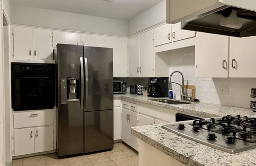 Baytown Casa | CasaVine@Baytown, E. Houston Getaway!