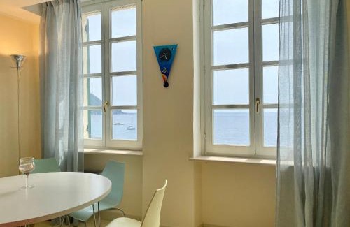Camogli Apartamento | CasaViva - Beachfront Trilo with parking in Camogli