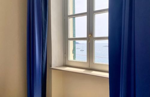 Camogli Apartamento | CasaViva - Beachfront Trilo with parking in Camogli