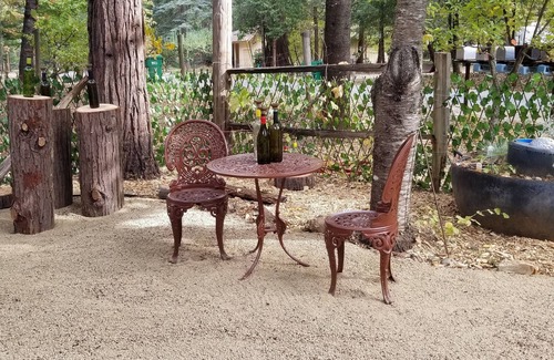 Nevada City Casa | Cascade Caravan in the Sierra Foothills and within minutes of Scott's Flat Lake.