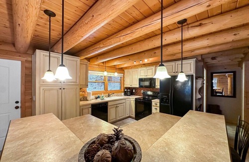 Cascade Cabina | Cascade Log Cabin. Walk to the Lake and Golf Course