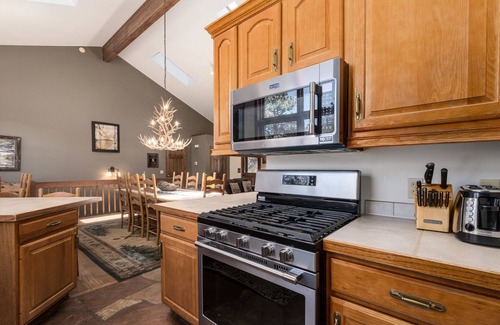 Aspen Brook Casa | Cascade - Spacious Family Mountain Retreat - Quiet Neighborhood