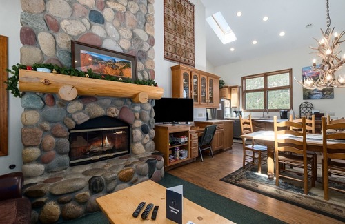 Aspen Brook Casa | Cascade - Spacious Family Mountain Retreat - Quiet Neighborhood